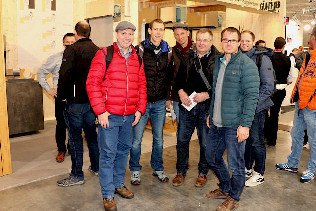 messe_dach_holz.jpg